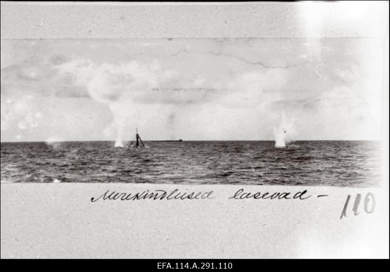 Mereväe I aastapäeva 21.dets.1919.a. puhul kingitud album. Vambola, Lembitu, Lennuk, väiksemad laevad, nende meeskonnad.
