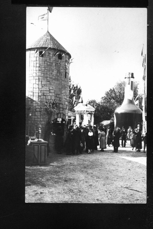 Näitusmess Tallinnas Tornide väljakul.