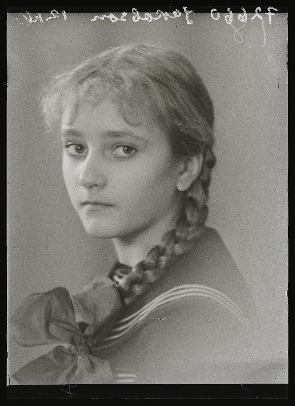 Aino Jakobson, (Mõisaküla).