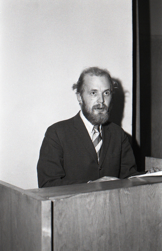 Kirjanik Ott Raun.