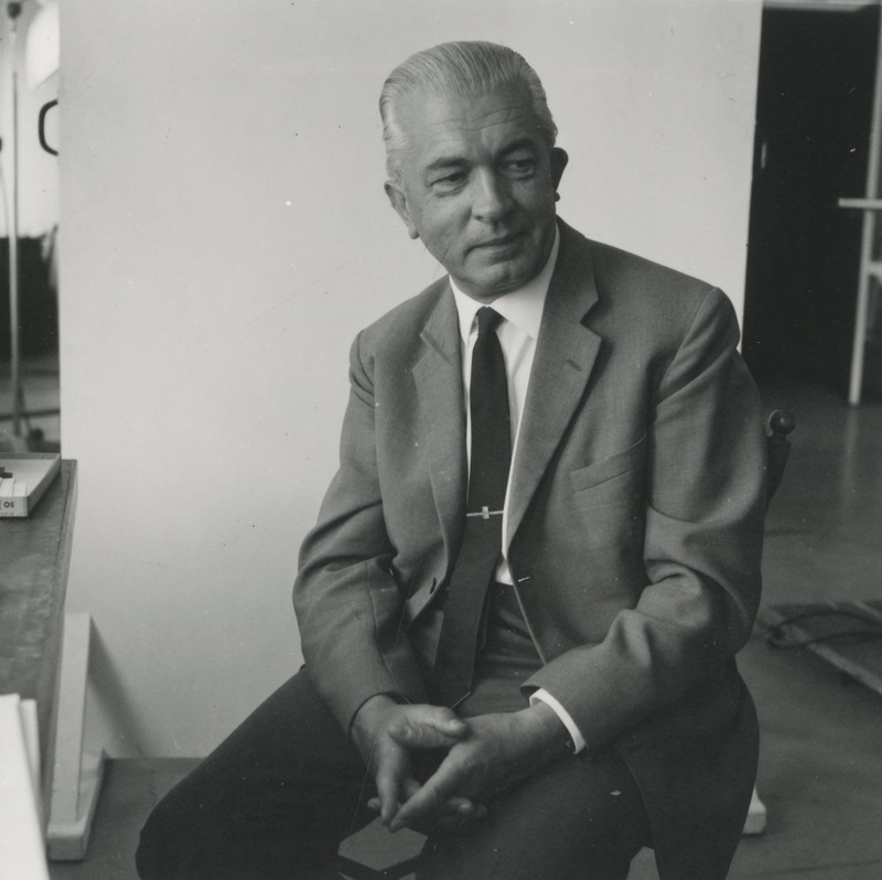 Armin Tuulse istumas toolil