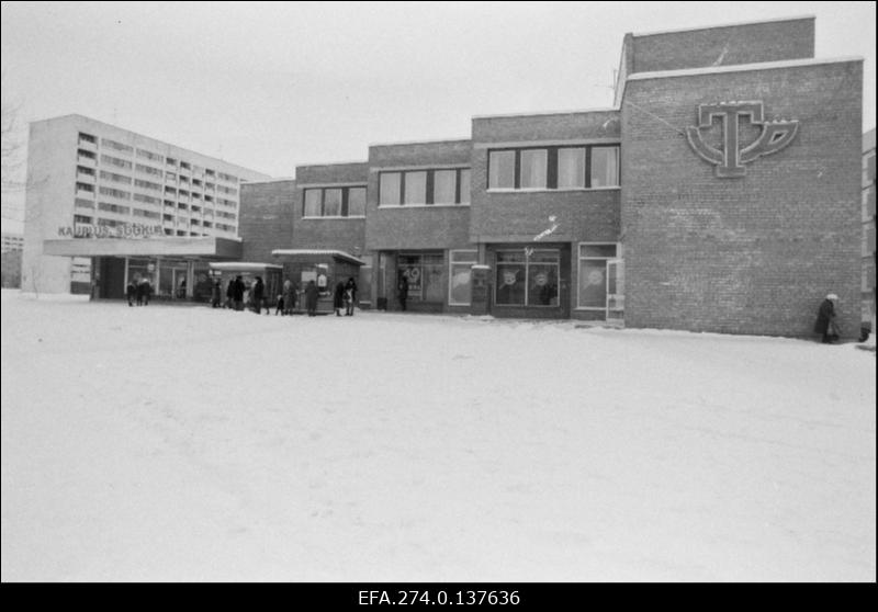 Vaade kaubanduskeskusele Tempo Narva uuselamurajoonis.