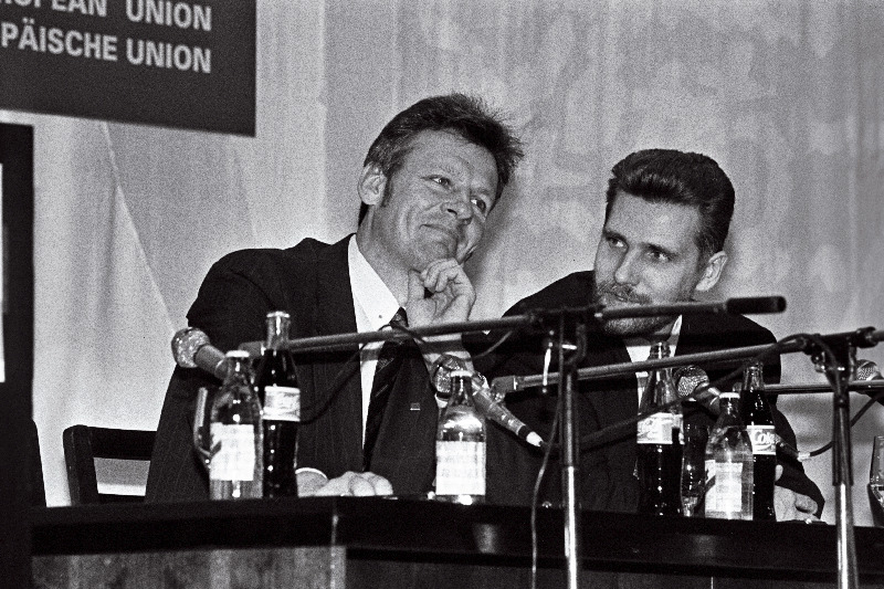 Ivar Raig (v) Priit Kolbre.