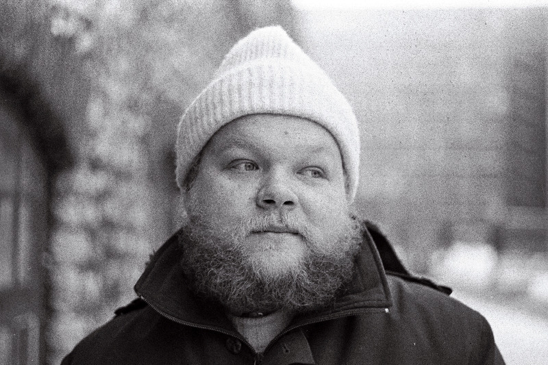 Stuudio "Tallinnfilm" mängufilmides "Kevade" ja "Suvi" Tõnissoni osas esinenud Ain Lutsepp.