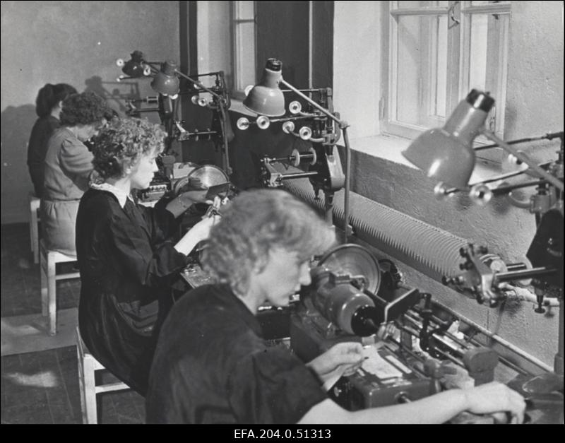 Tehase Punane RET tsehhi nr. 12 poolimis-monteerimise osakond Jõhvis.