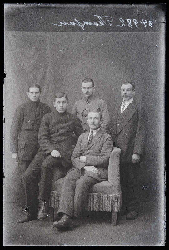 Grupp mehi, (foto tellija Thomson).