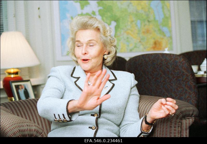 Ameerika Ühendriikide Suursaatkond Tallinnas. Ameerika Ühendriikide suursaadik Eestis Melissa Wells, omaaegse kuulsa näitleja ja laulja Miliza Korjuse tütar.