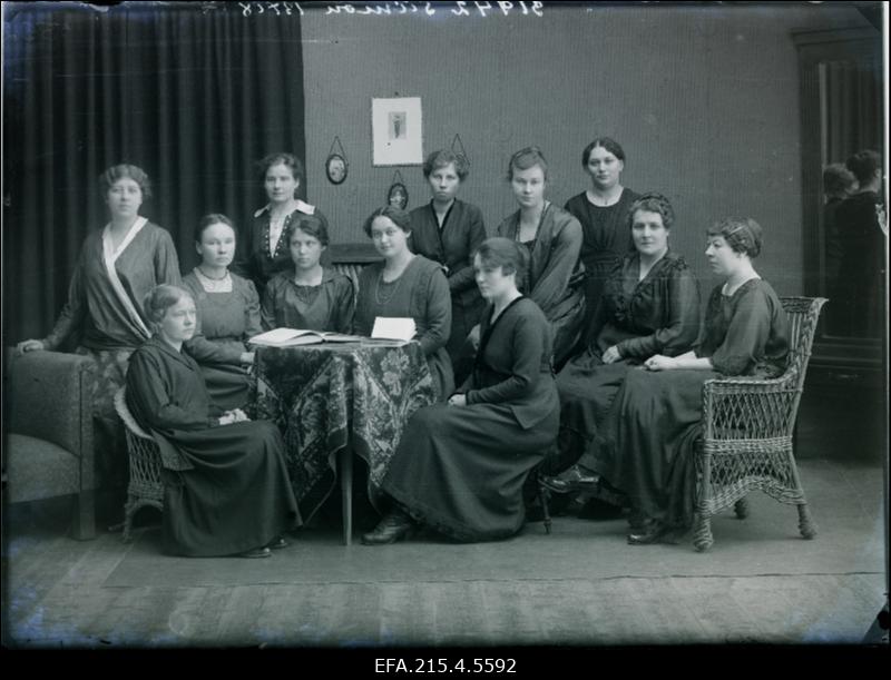 Viljandi naisühingu juhatus.