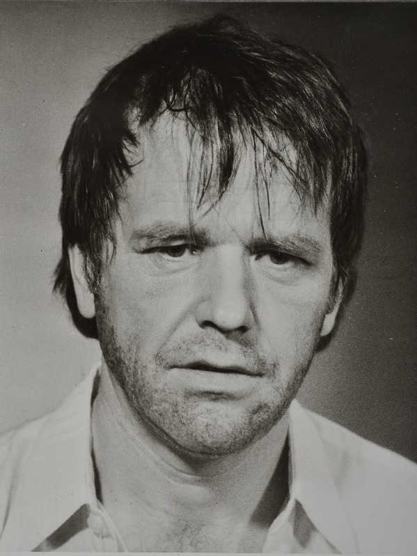 Hermaküla, Evald - näitleja. Mängufilmi Naerata ometi Mari (Kadri) isa osatäitjaks valitud.