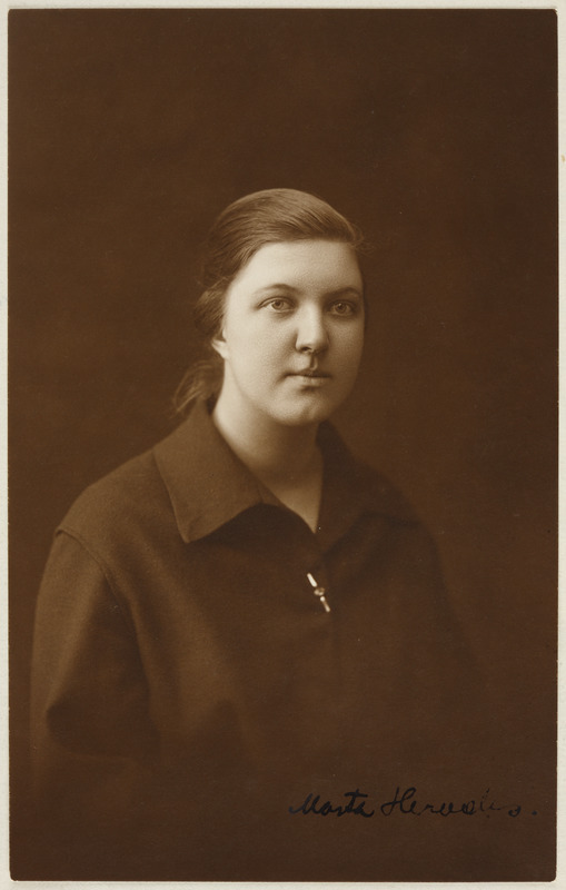 Eesti üliõpilaste seltsi "Veljesto" liige Marta Herodes, portreefoto