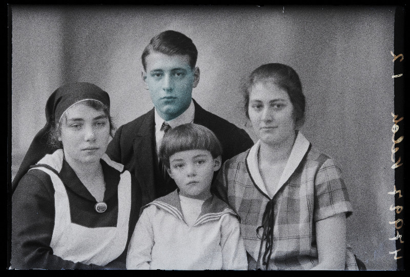 Grupp inimesi, (foto tellija Kelch).