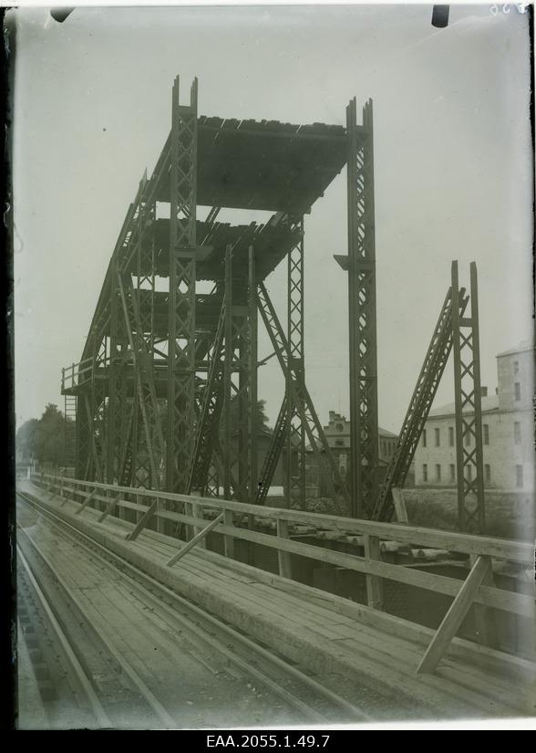 Ehitusjärgus Narva raudteesild