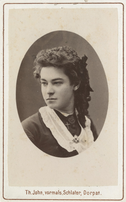 Korporatsioon "Estonia" liige Edmund Fischer rebasteatrikostüümis, portreefoto