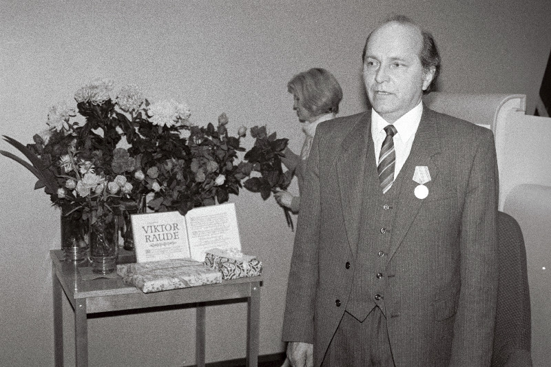 ETKVL-i Tootmiskoondise "Kooperaator" tootmisdirektor Viktor Raude oma 50. aasta juubelil.