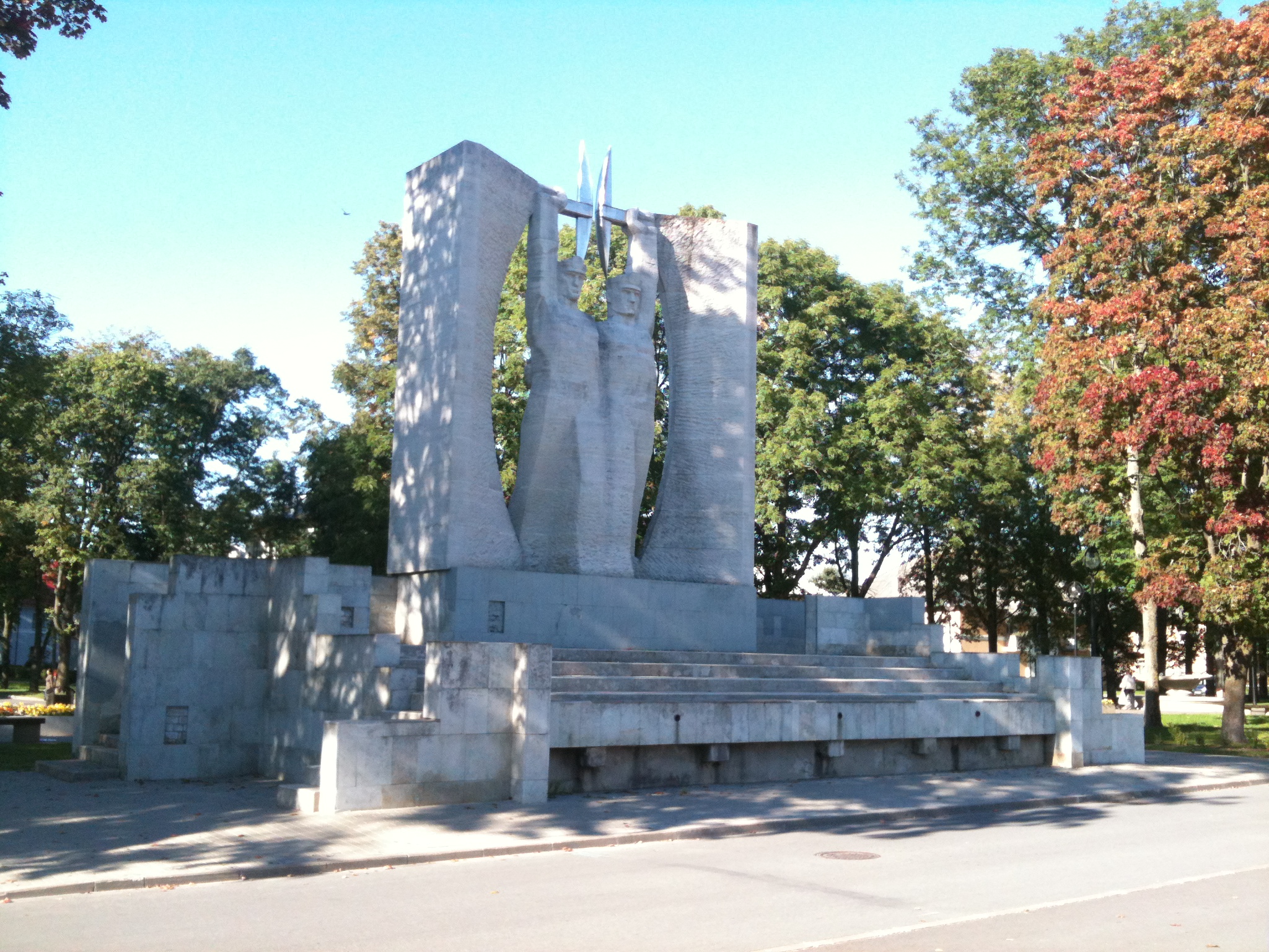 Kohtla-jarve, a monument to two non-drinkers - Monument "Au tööle", püstitatud 1967. aastal