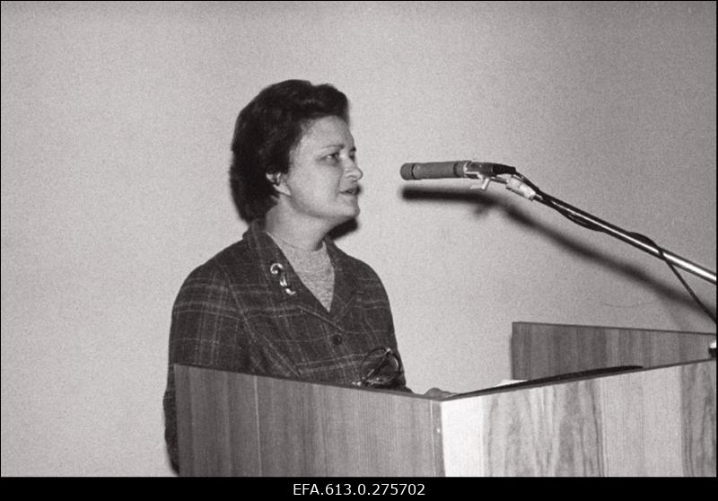 Punalipu üleandmine Riikliku Projekteerimise Instituudi "Eesti Projekt" saalis.