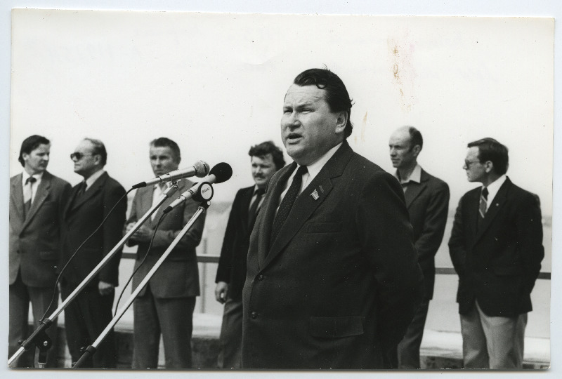 ENSV ehitusminister Peeter Palu kõnelemas EÜE-83 avamisel Maarjamäel