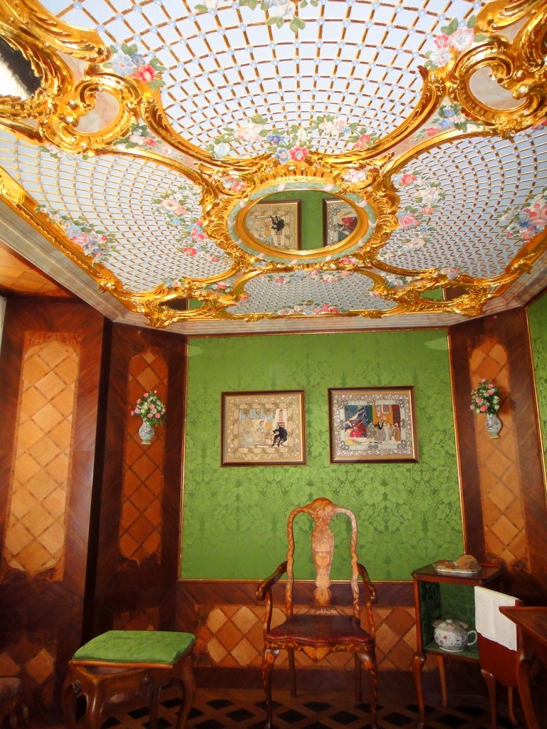 Another foggy day in the spring. Ceiling in the Duchess toilet - panoramio - Another foggy day in the spring. Ceiling in the Duchess toilet