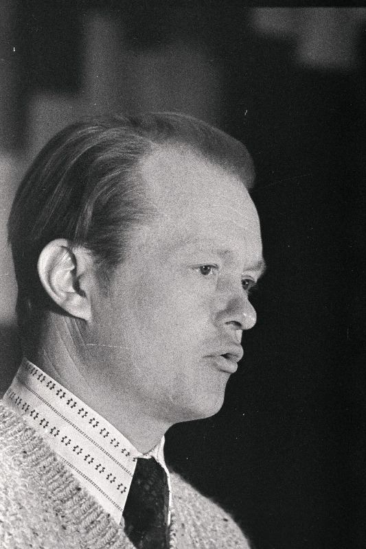 ELKNÜ XVIII kongressil esineb sõnavõtuga ÜLKNÜ Keskkomitee Baikal-Amuuri magistraali staabi liige, rühma "Komsomolets Estonii" komandör Enn Leisson.