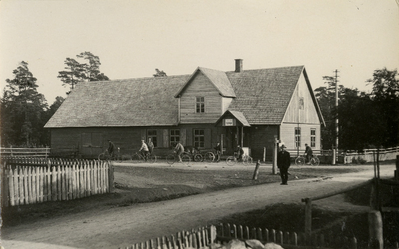 Teemaja Leisi alevikus.