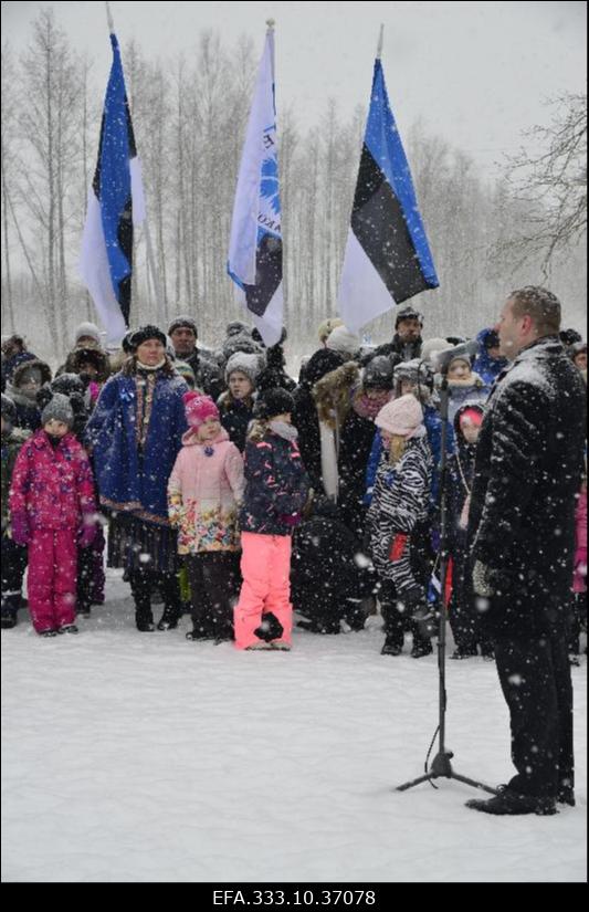 Austuse avaldamine president Konstantin Pätsile Tahkuranna ausamba juures.