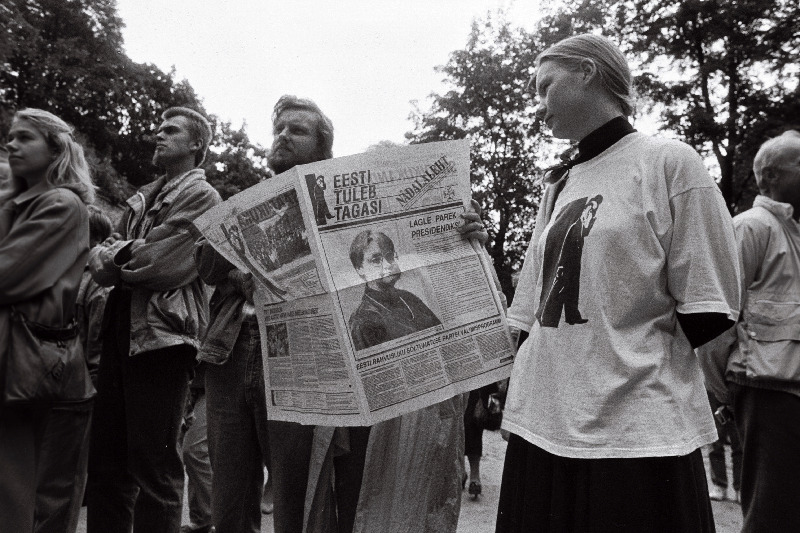 "Lagle Parek presidendiks!". Lehelugemine (MRP-53) Hirvepargis.