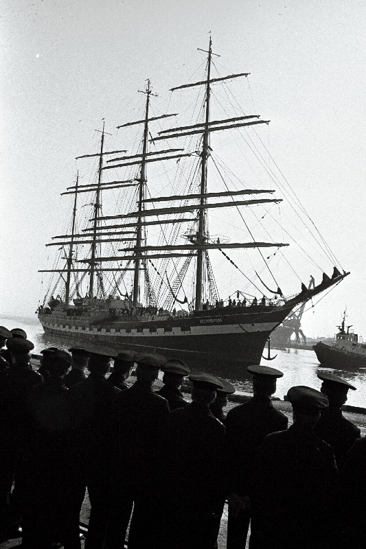 Tootmiskoondise "Eesti Kalatööstus" õppepurjekas "Krusenstern" Tallinna Merekaubasadamas.