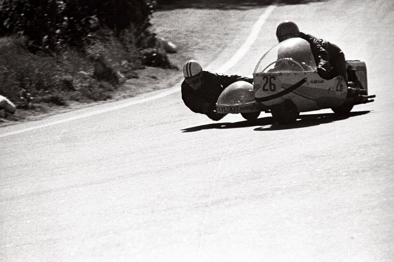 NSV Liidu 29. mootorrattasõidumeistrivõistlustel on rajal Päärn Kaar ja Vaido Metsaviir.