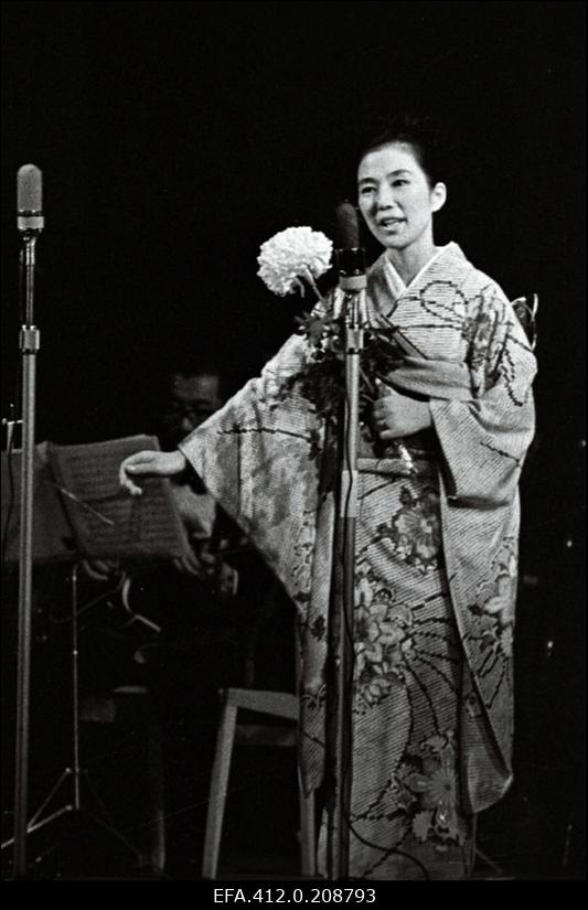 Naissolist esinemas Jaapani meeskvarteti "Royal Knights" kontserdil "Estonia" kontserdisaalis.