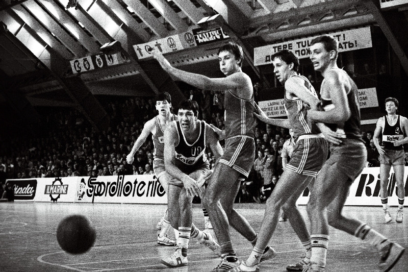 Tallinna - Tartu linnavõistlusel korvpallis on väljakul Kalevi meeskonna liige Rašid Abeljanov.