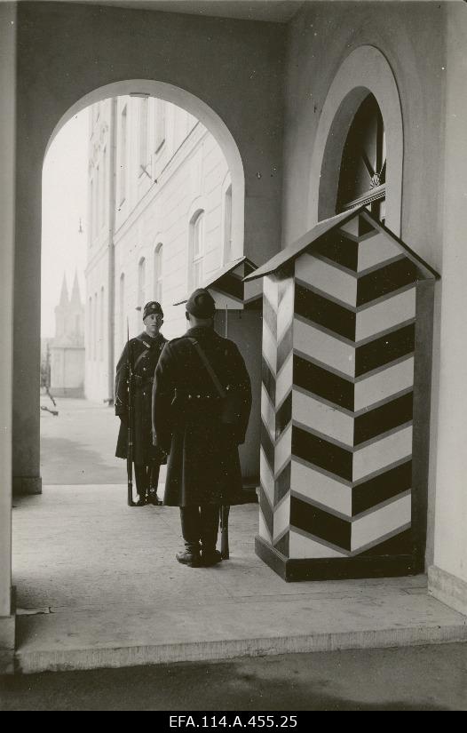 Vahtkond Tõnismäel.