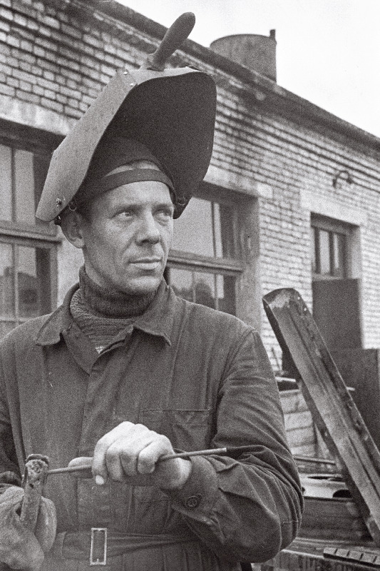 Kuusalu Remonditehase lukksepp, ratsionaliseerija Sulev Raamat.