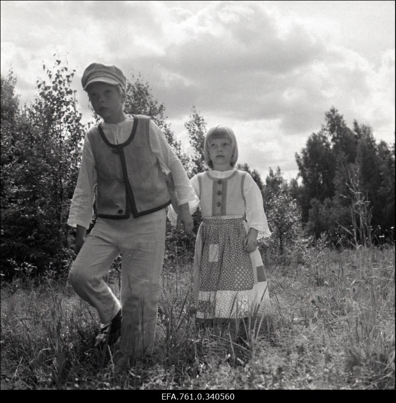 Stuudio "Tallinnfilm" muusikaline lastefilm"Nukitsamees". 
Kusti rollis Ülari Kirsipuu ja Iti rollis Anna-Liisa Kurve.