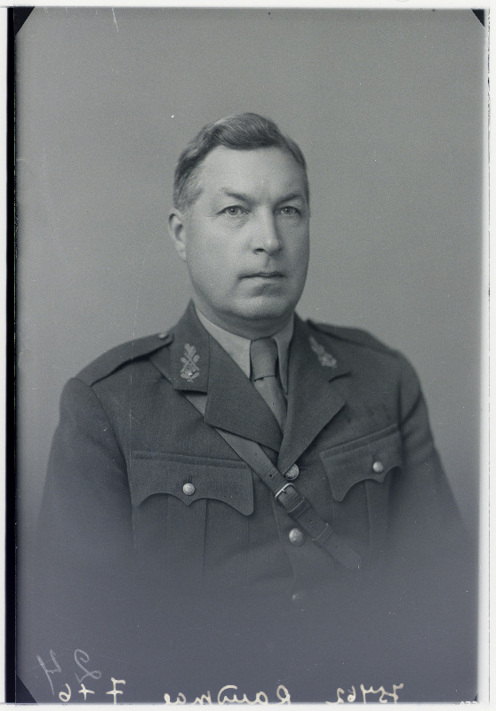 Sõjaministri käsundusohvitser kolonelleitnant Johannes Raudmäe.