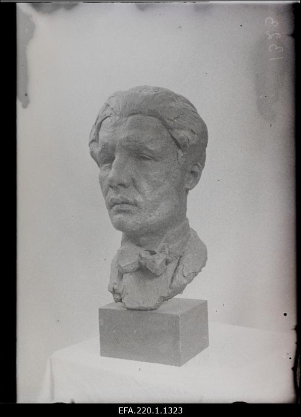 Ferdinand Sannamees. Kirjanik Juhan Jaik´i portree. Kips, 1924.