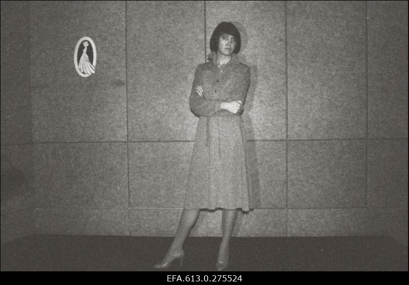 Klementis-peakunstnik, peakonstruktor, rõivamudelid, krookimis- ja tikkimismasinad.