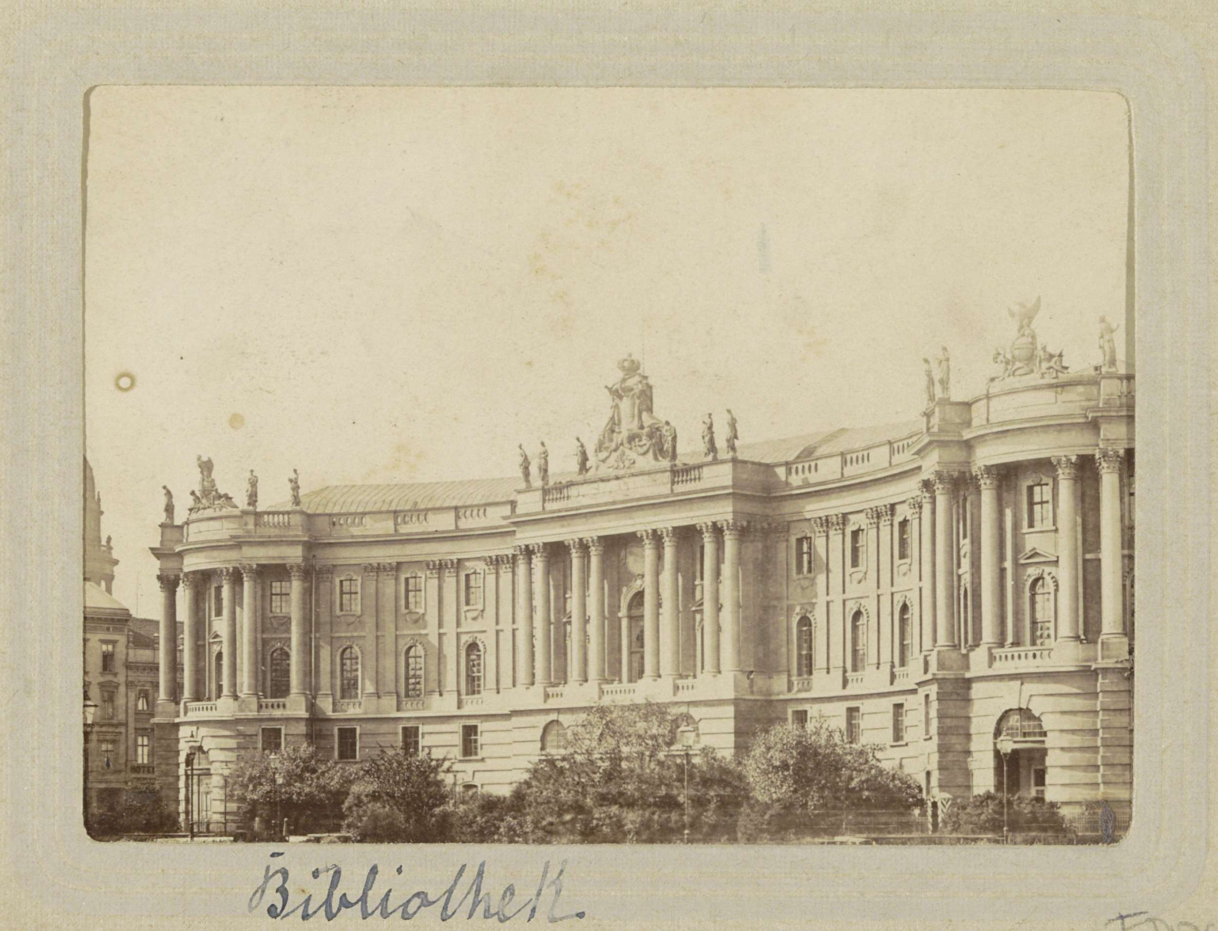 Exterieur van de bibliotheek van de Humboldtuniversiteit te Berlijn