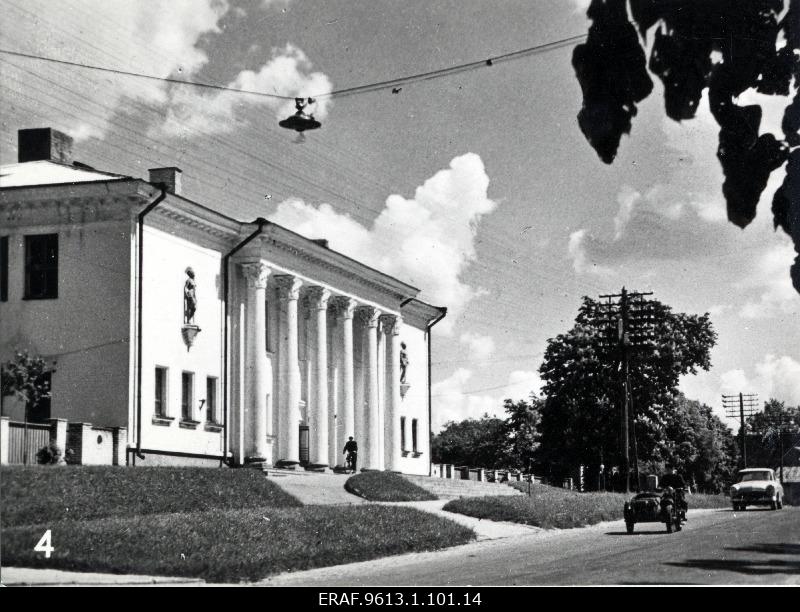 Vaade Viljandi spordihoonele.