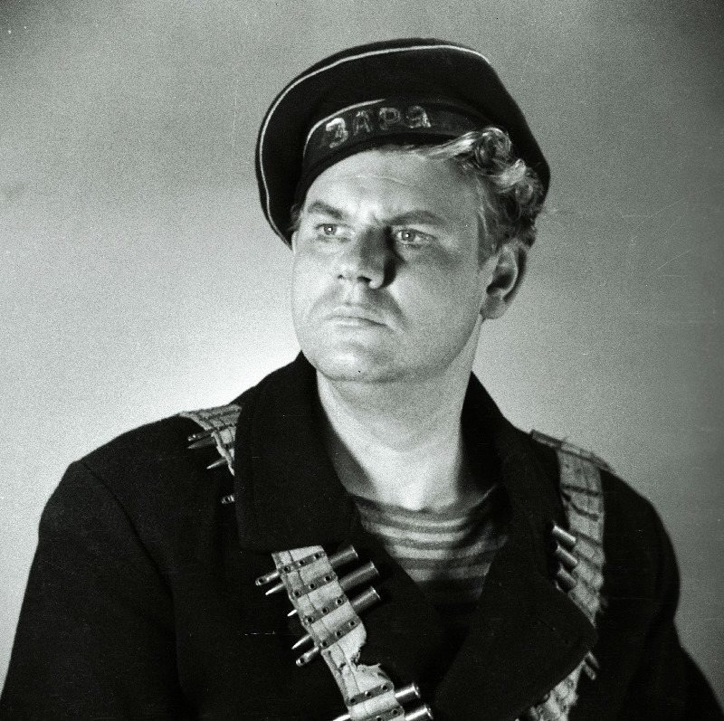 Näitleja Ilmar Tammur madrus Švandja osas K. Trenjovi näidendis Ljubov Jarovaja.