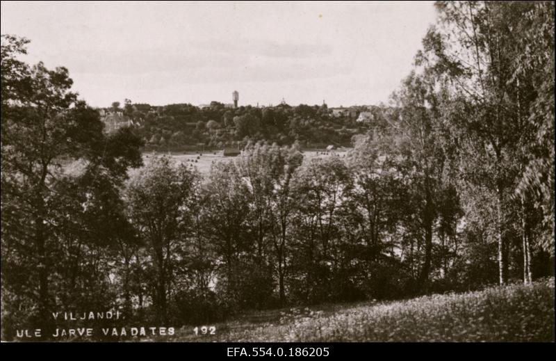 Vaade Viljandile üle Viljandi järve.