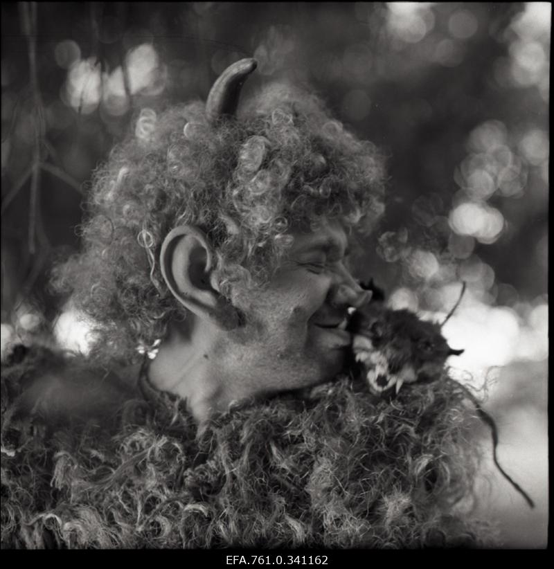 Stuudio "Tallinnfilm" muusikaline lastefilm "Nukitsamees" filmivõtted. Mõhk - Tõnu Kark.