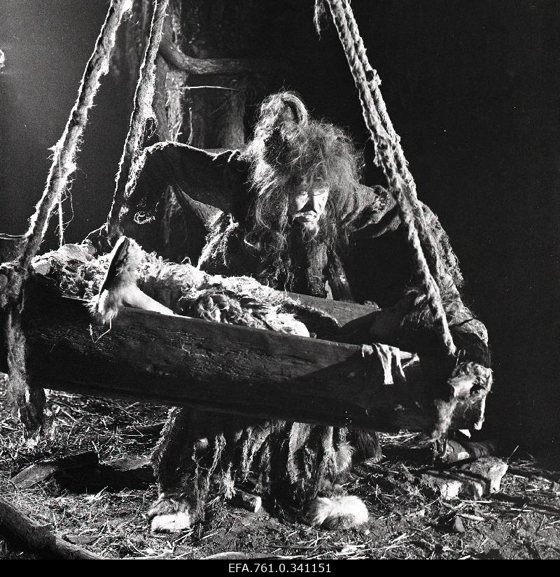 Stuudio "Tallinnfilm" muusikaline lastefilm "Nukitsamees" filmivõtted. Moor ja  Nukitsamees, näitlejad Ita Ever ning Egert Soll.