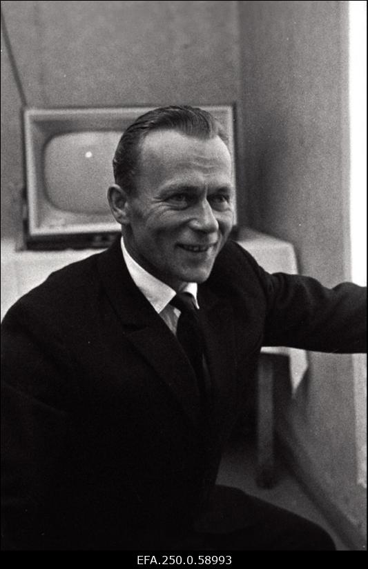 1967.a kombainerite vabariikliku sotsialistliku võistluse üldvõitja Juhan Junolainen Kohtla-Järve rajooni Kurtna sovhoosist.