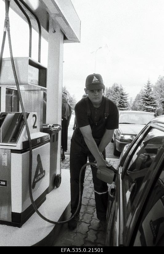 "Alexela" uue bensiinijaama avamine Männimäel.