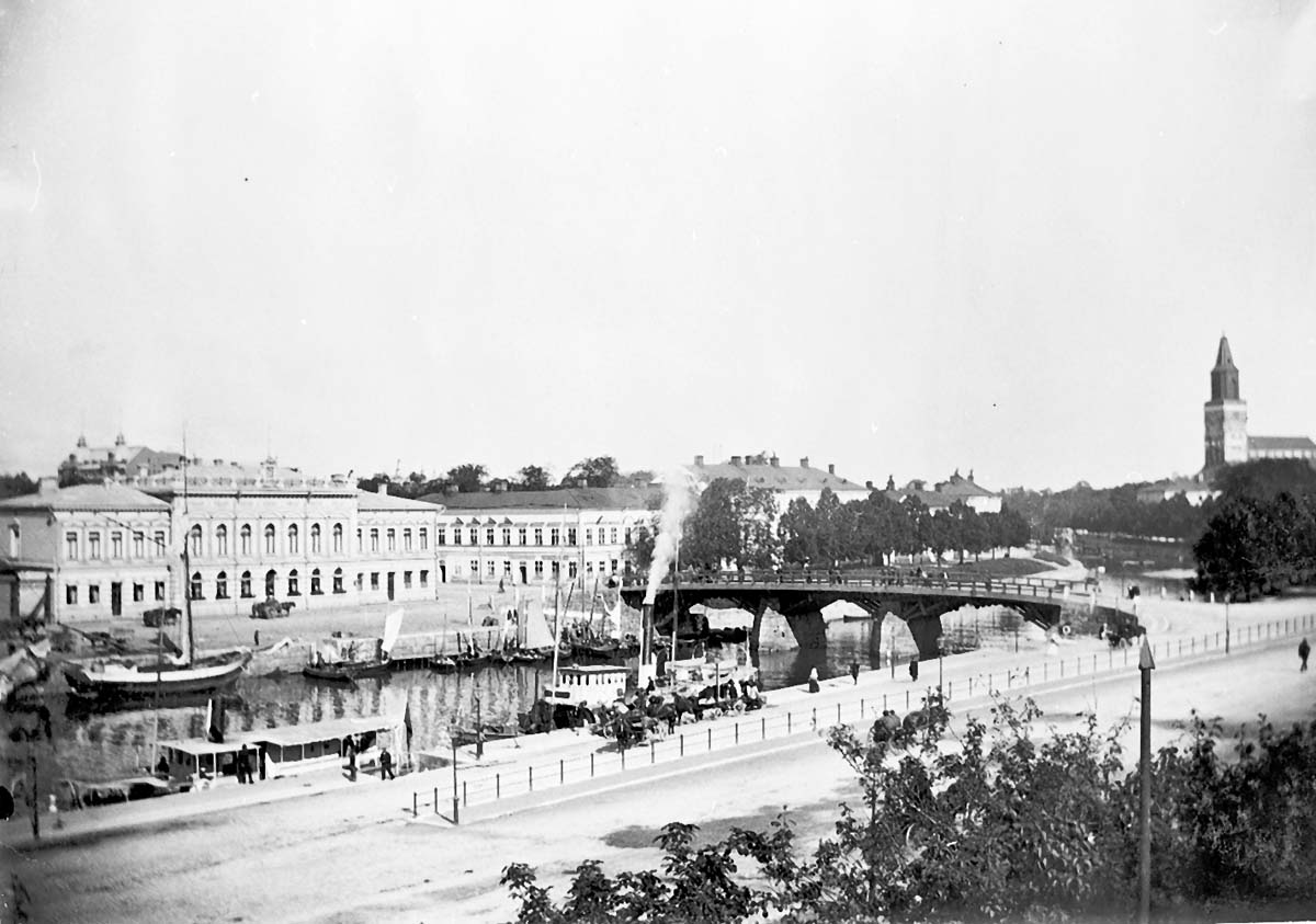 Näköala Samppalinnanmäeltä pohjoiseen; Aurajoki, kaupungintalo, tuomiokirkko