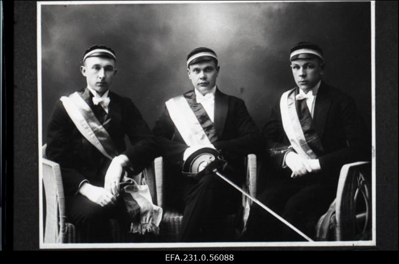 Korporatsiooni "Ugala" liikmeid (vasakult): O. Sein, A. Treufeldt ja J. Grünberg I semestril 1925. aastal.