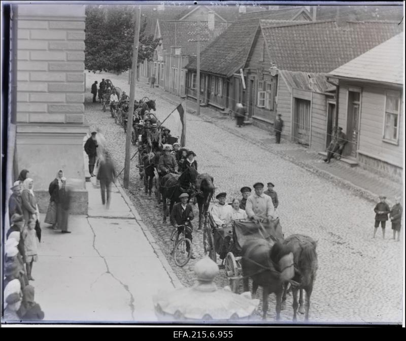 Pulmavoor tänaval, (foto tellija Riet).