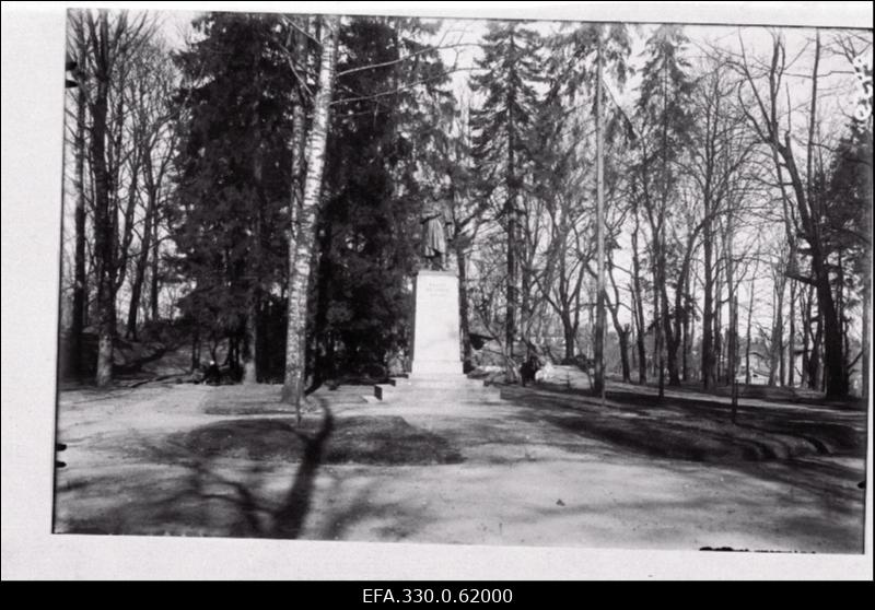 Eesti rahvusliku liikumise tegelase Villem Reimani monument Toomemäel.