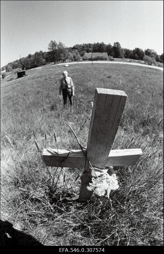 Johannes Adolf Soosaar näitab punaterroriga seotud kohti Viljandis. 1941 aastal lasti ta maha, kuid haavadest hoolimata jäi ellu .