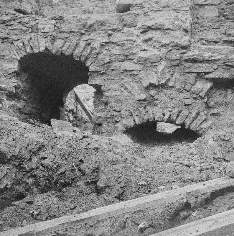 Padise klooster. W-vaade läänetiiva S-ossa O-seinale (väljakaevamisel)